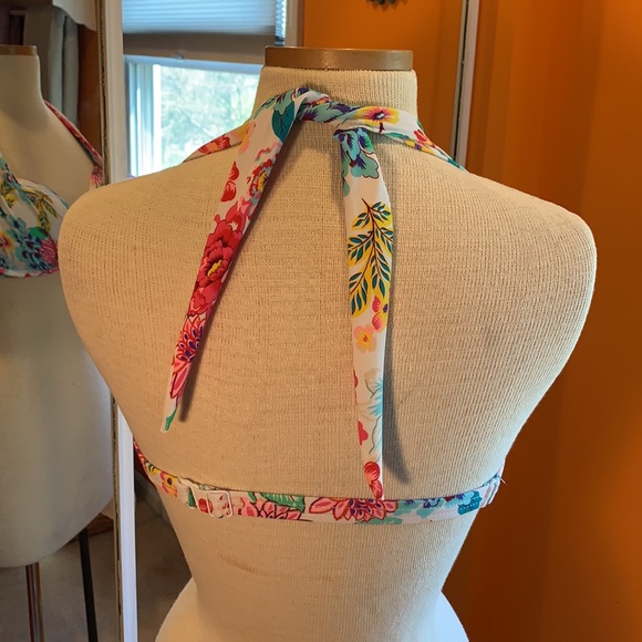 Floral Padded Halter Top - Picture 2 of 4